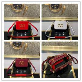 Picture of Valentino Handbags _SKUfw176329592fw